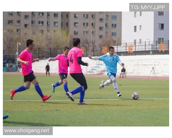 脾气火爆的足球明星们如何在赛场上掌控情绪与表现