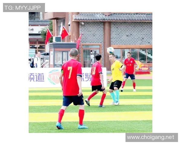 足球明星真人版:重温绿茵传奇与球场背后的真实故事